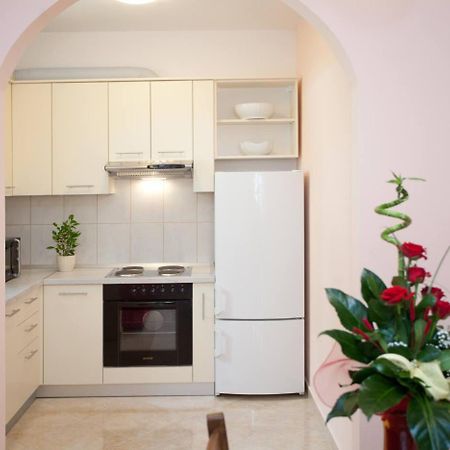 Apartments Beautiful Sandy Beach Split Exterior foto